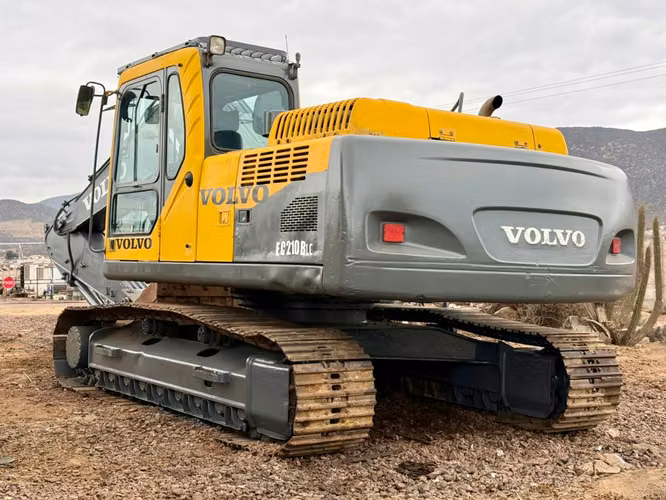 2009 Excavadora Volvo EC210BLC – 8.000 hrs - OPORTUNIDAD