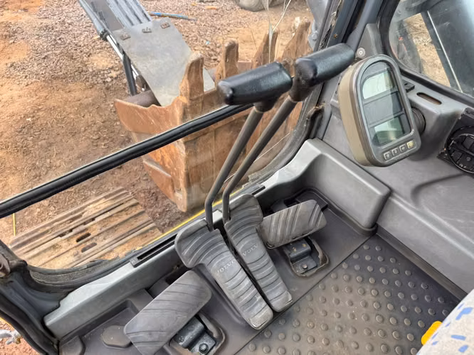 2009 Excavadora Volvo EC210BLC – 8.000 hrs - OPORTUNIDAD