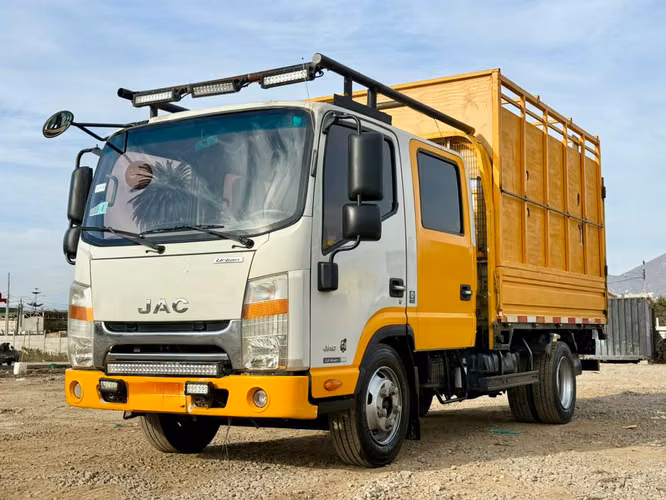 2022 Camión Jac Urban HFC 1042 Doble Cabina con Carrocería Baranda Alta