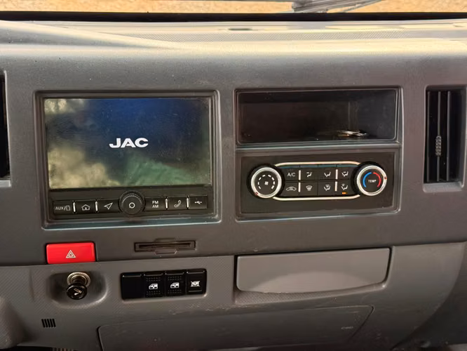 2022 Camión Jac Urban HFC 1042 Doble Cabina con Carrocería Baranda Alta