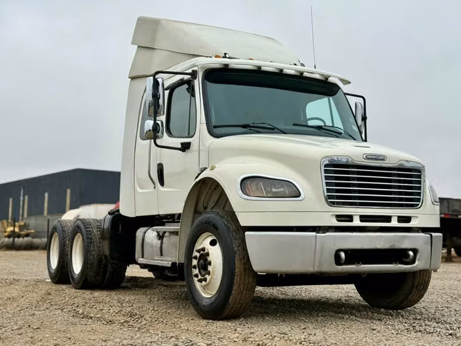 2012 Tractocamión Freightliner M2 106 – con Kit Hidráulico