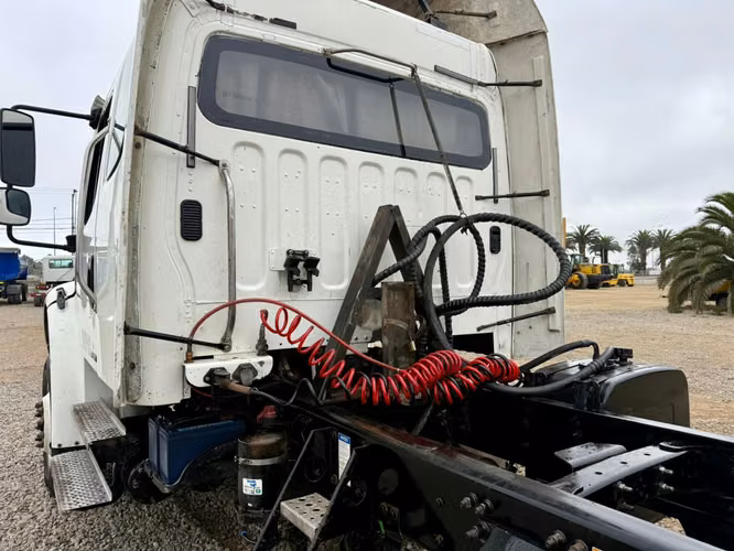 2012 Tractocamión Freightliner M2 106 – con Kit Hidráulico