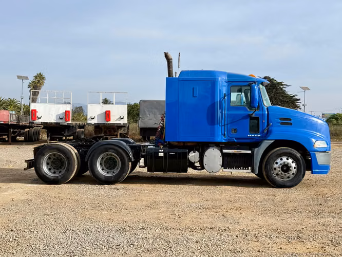 2015 Tractocamión Mack Pinnacle CXU613 – con Kit Hidráulico – Transmisión AT mDrive