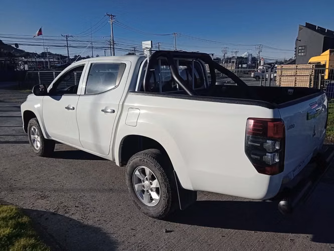 MITSUBISHI L200 2022 - Imagen 4