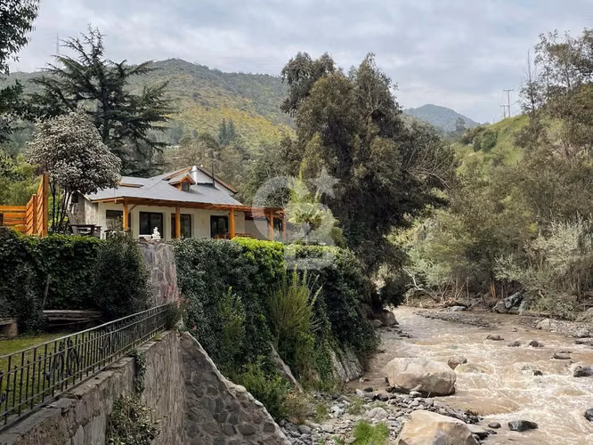 Hermosa Casa en Venta – El Arrayán, Lo Barnechea.CBG