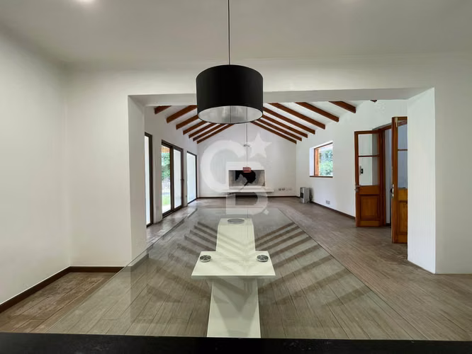 Hermosa Casa en Venta – El Arrayán, Lo Barnechea.CBG