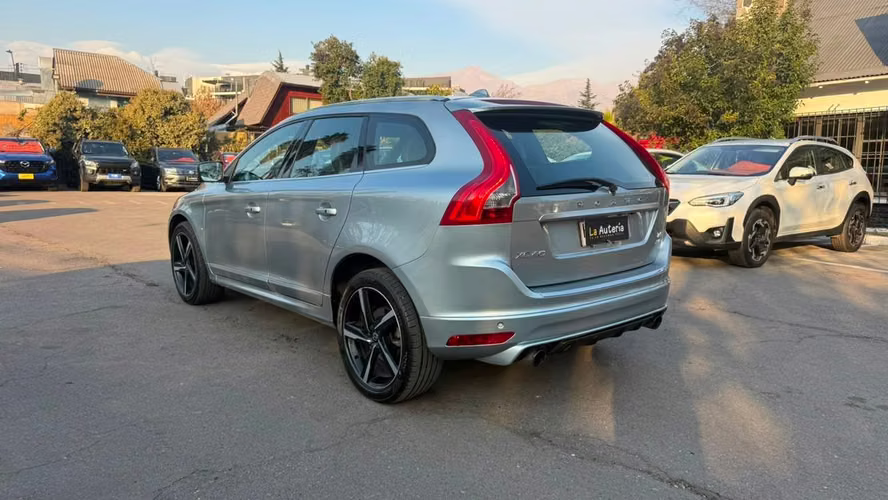 VOLVO XC60 2.5 T5 R-DESIGN AWD AT 5P (2016)