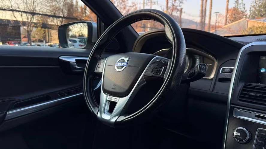VOLVO XC60 2.5 T5 R-DESIGN AWD AT 5P (2016)