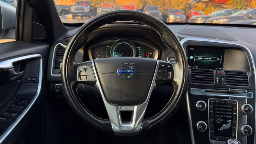 VOLVO XC60 2.5 T5 R-DESIGN AWD AT 5P (2016)