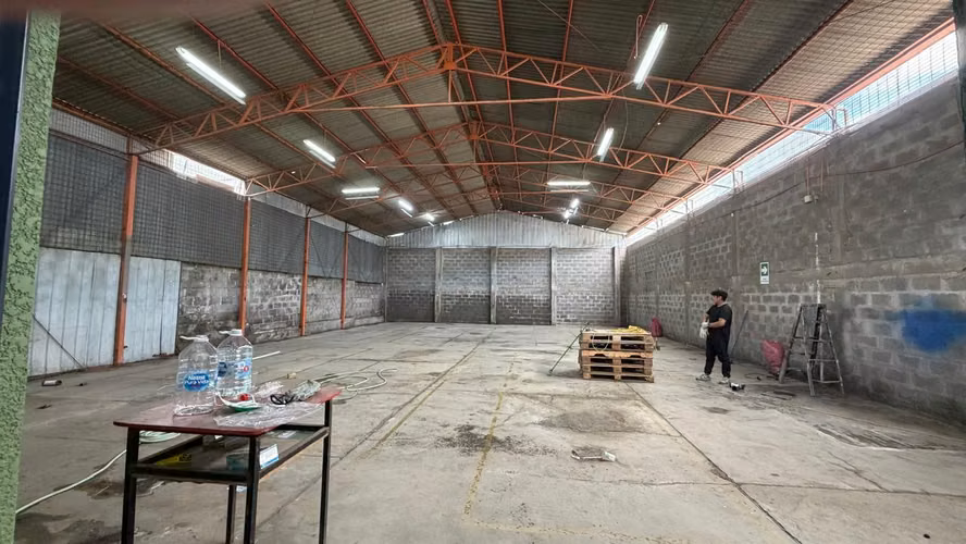 Local comercial grande para empresa de logistica y otros
