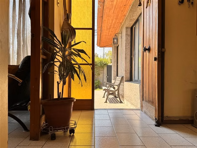 Venta de Casa en La Florida, 1000 m2, piscina próximo- Metro
