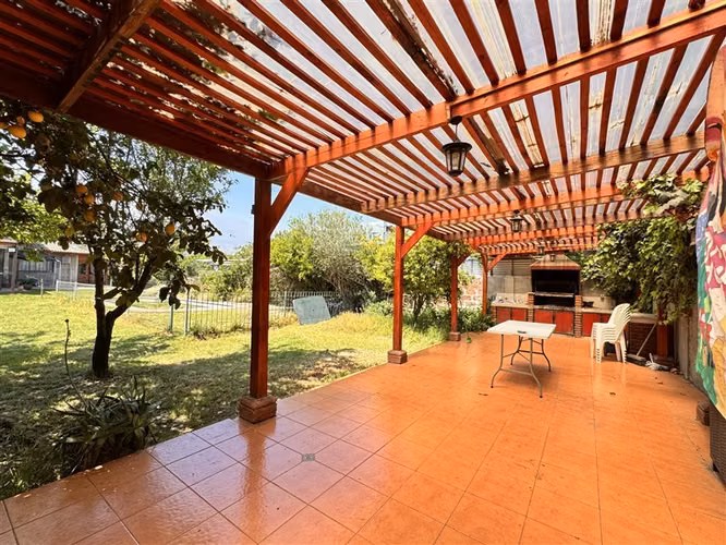 Venta de Casa en La Florida, 1000 m2, piscina próximo- Metro