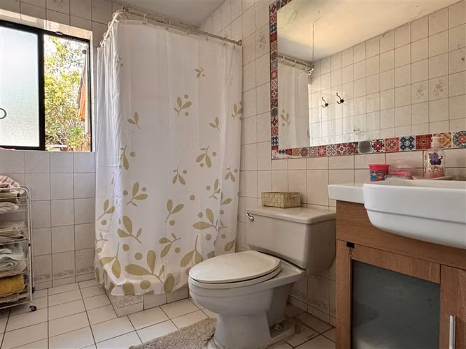 Venta de Casa en La Florida, 1000 m2, piscina próximo- Metro
