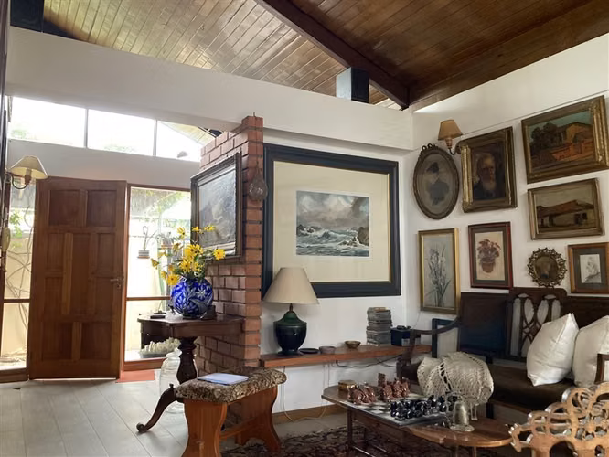 CASA EN VENTA en Las Condes 3 Dormitorios 2 Estacionamientos