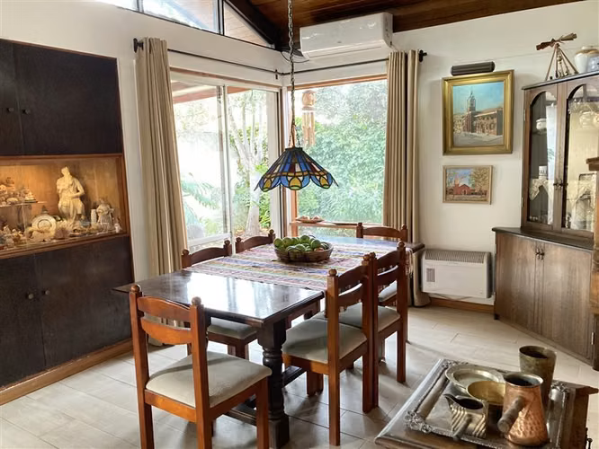 CASA EN VENTA en Las Condes 3 Dormitorios 2 Estacionamientos
