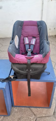 coche para bebé + silla para auto tipo huevito Infanti