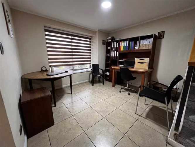 Casa en arriendo de 5 dorm. en Maipú