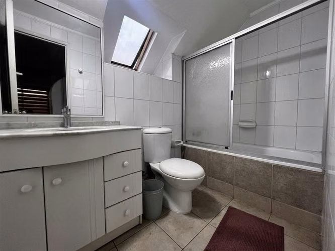 Casa en arriendo de 5 dorm. en Maipú
