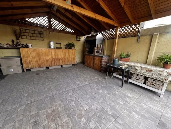 Casa en arriendo de 5 dorm. en Maipú
