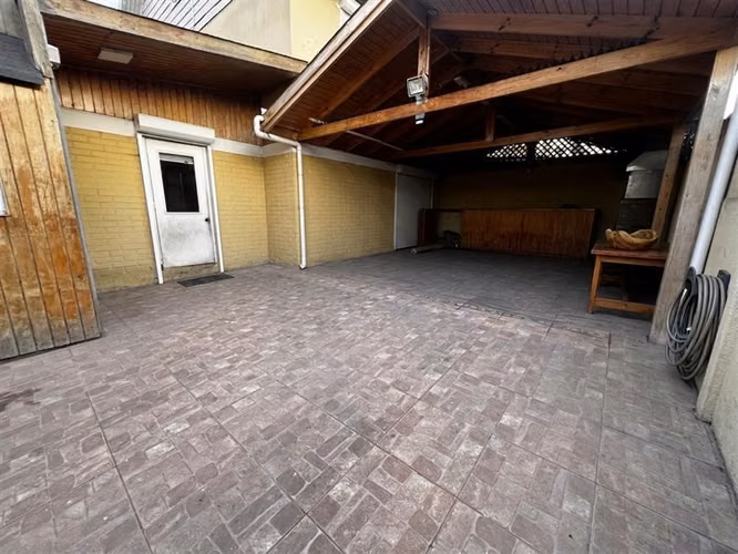 Casa en arriendo de 5 dorm. en Maipú