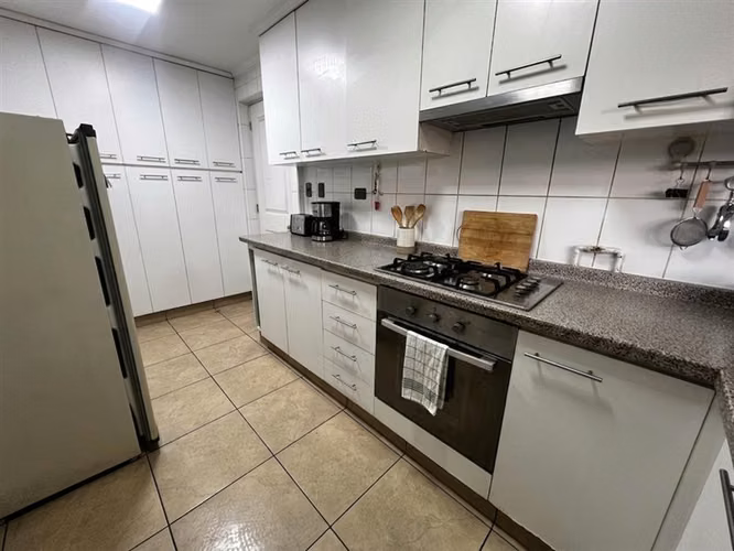 Casa en arriendo de 5 dorm. en Maipú
