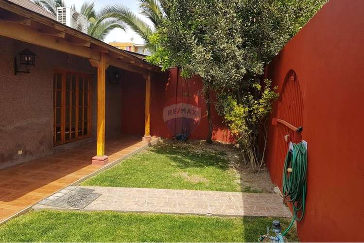 Se vende casa con piscina en conchalí - Imagen 10