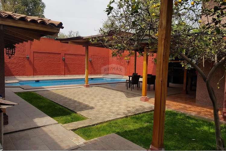 Se vende casa con piscina en conchalí - Imagen 4
