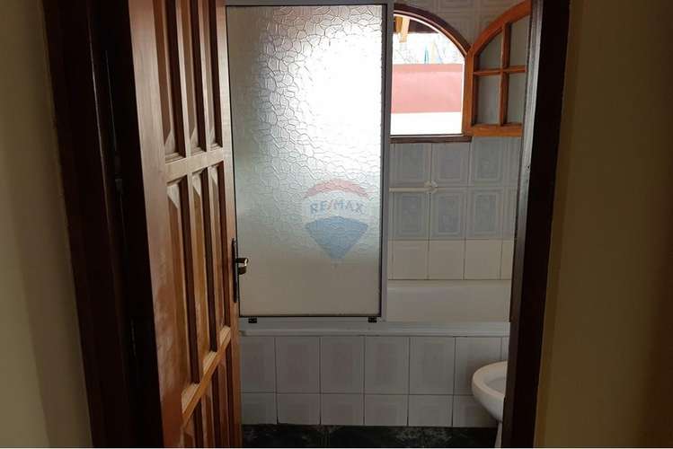 Se vende casa con piscina en conchalí - Imagen 34