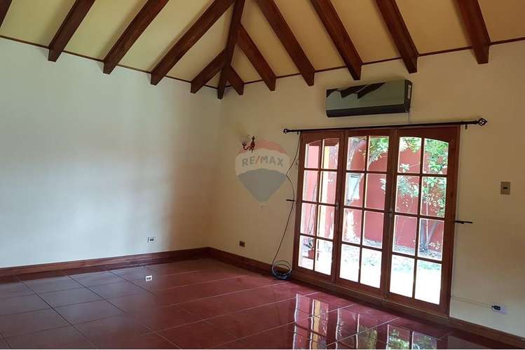 Se vende casa con piscina en conchalí - Imagen 18
