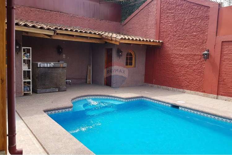 Se vende casa con piscina en conchalí - Imagen 3