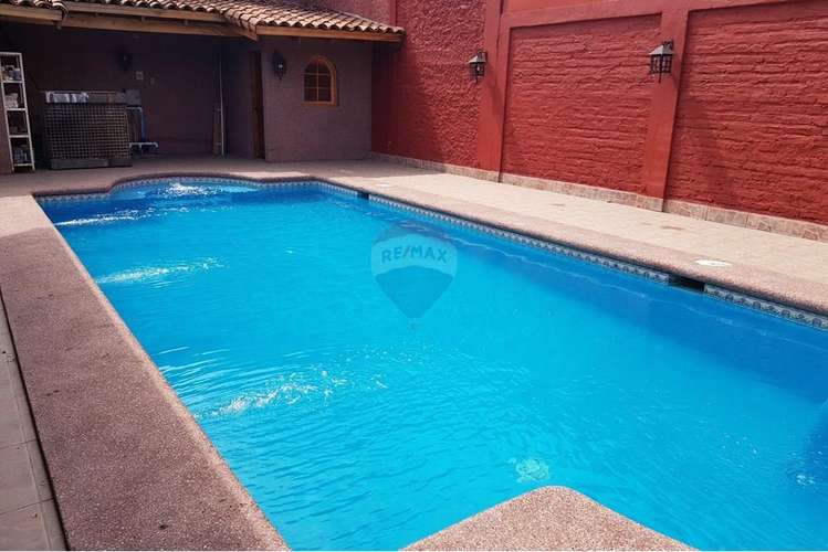 Se vende casa con piscina en conchalí - Imagen 2