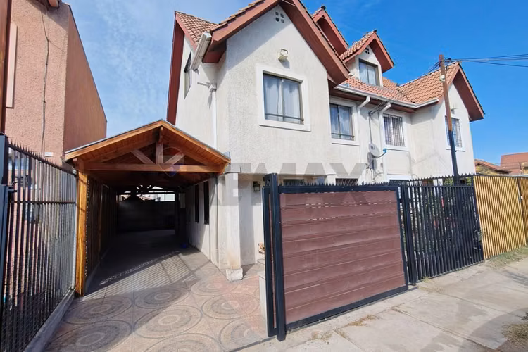 Casa 3 pisos 3d 3b con 2 estac. en maipu