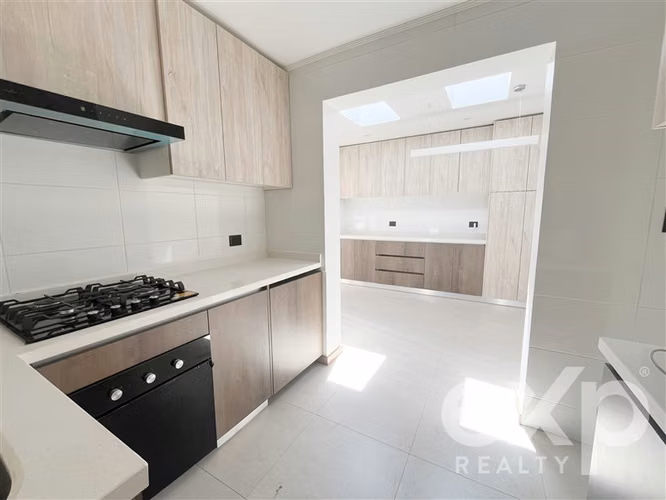 Casa en venta de 4 dorm. en Vitacura