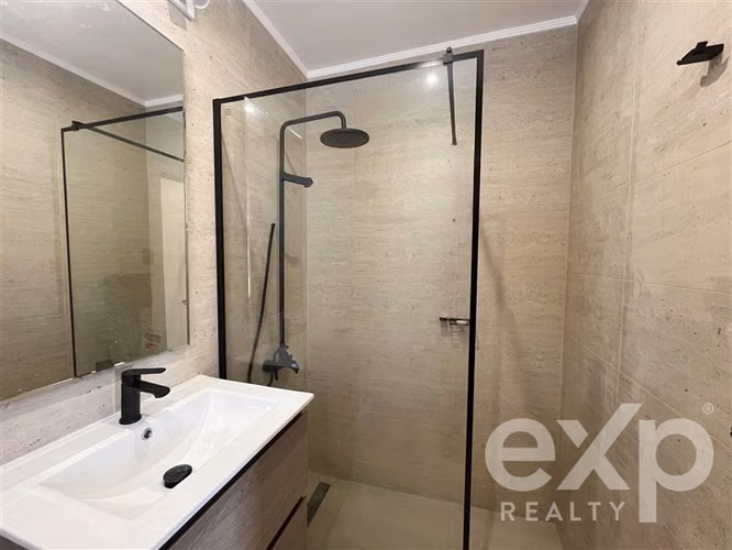 Casa en venta de 4 dorm. en Vitacura