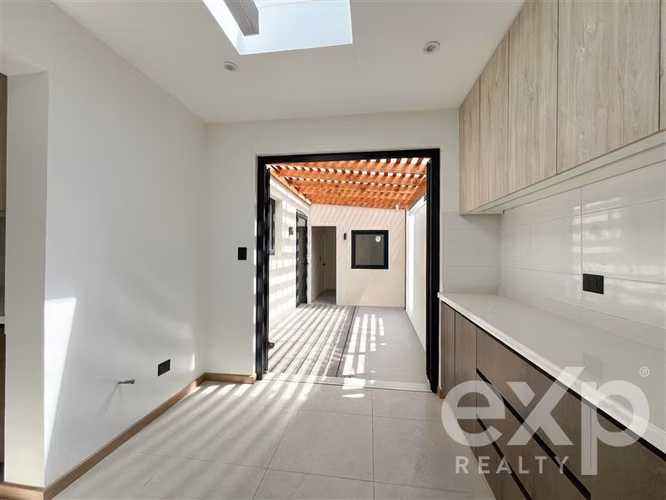 Casa en venta de 4 dorm. en Vitacura