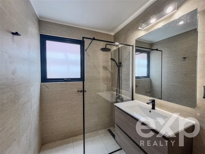 Casa en venta de 4 dorm. en Vitacura