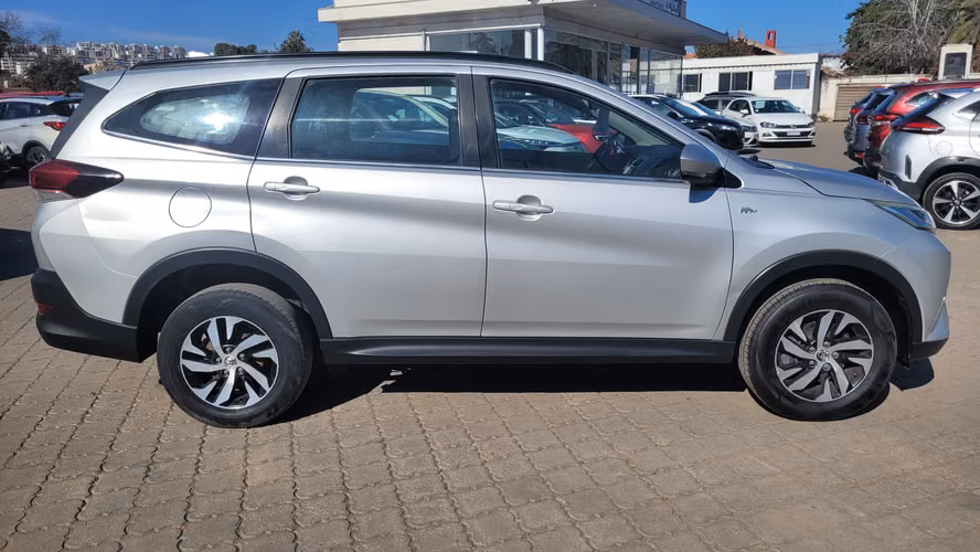 Toyota RUSH XLT 1.5 FULL MEC. 1.5 • 4x2 • Mecánica • 2021