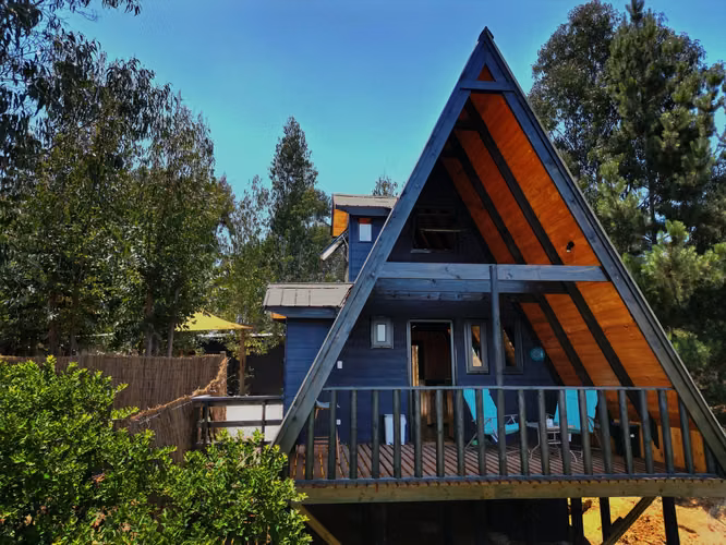2 Casas + Portería | 5H | 4B | 159 m² Construidos | 5.095 m² Terreno | 8 Estacionamientos