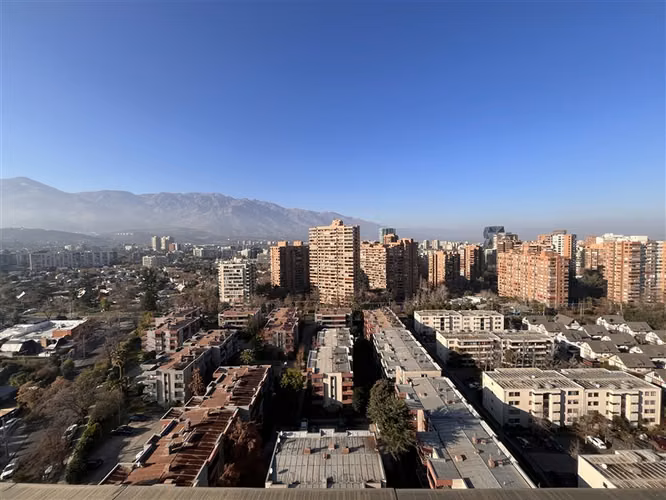 ¡Espectacular departamento remodelado en venta, Las Condes! - Imagen 3