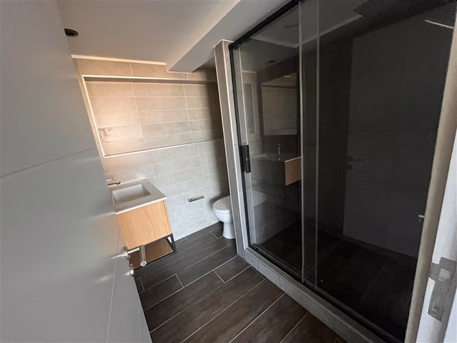 ¡Espectacular departamento remodelado en venta, Las Condes! - Imagen 23
