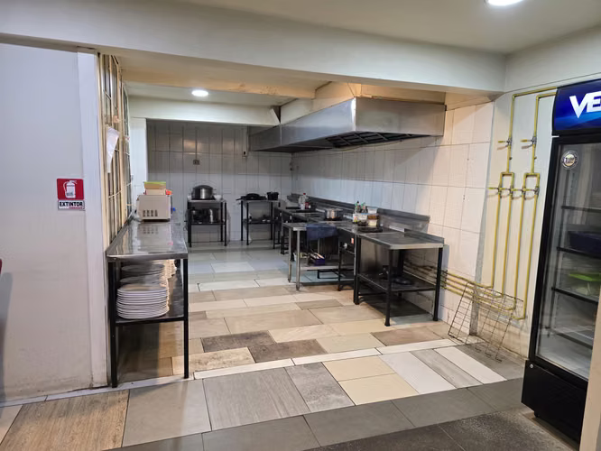 ARRIENDO RESTAURANT EQUIPADO EN HUERFANOS - GARCIA REYES (Sin patente Alcoholes)