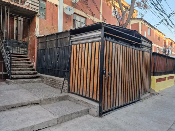Amplio en primer piso, excelente estado con estacionamiento exclusivo, acepto subsidio DS1