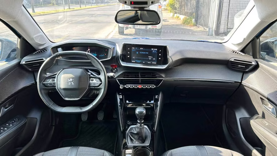Peugeot 208 Puretech 100 1.2 MT HB 5P (2022)