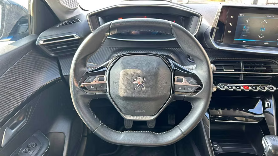 Peugeot 208 Puretech 100 1.2 MT HB 5P (2022)