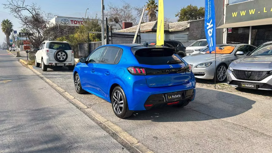 Peugeot 208 Puretech 100 1.2 MT HB 5P (2022)