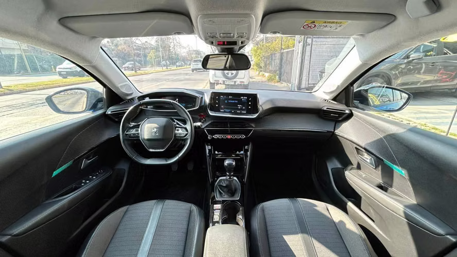 Peugeot 208 Puretech 100 1.2 MT HB 5P (2022)