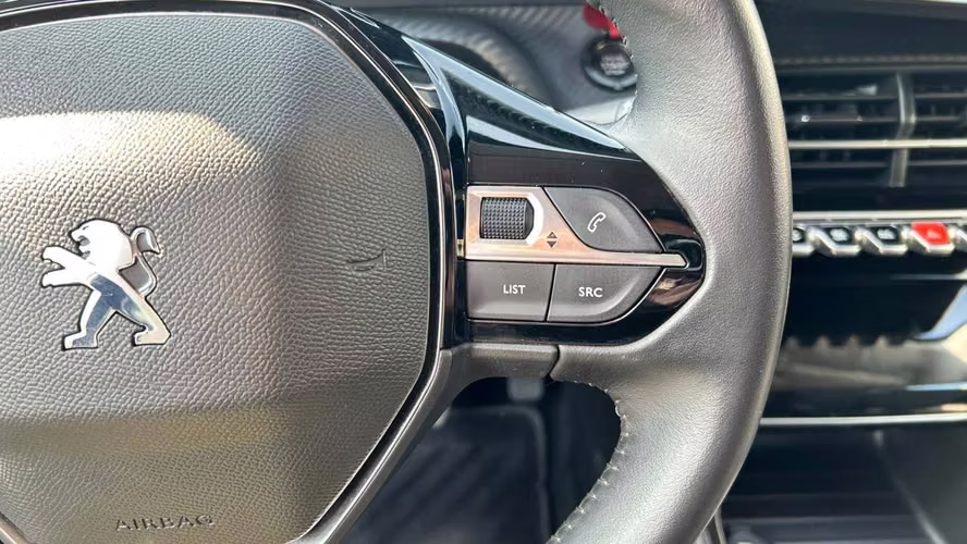 Peugeot 208 Puretech 100 1.2 MT HB 5P (2022)