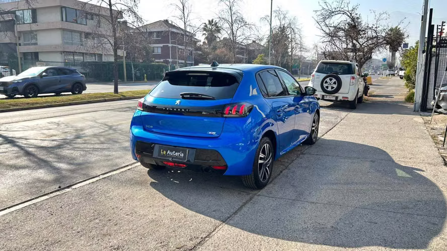 Peugeot 208 Puretech 100 1.2 MT HB 5P (2022)