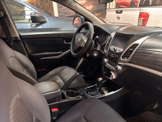 SSANGYONG 4X2 BENCINA FULL EQUIPO AUTOMATICO
