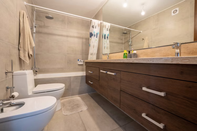 Venta Excelente Departamento . Edificio Barrio Parque.